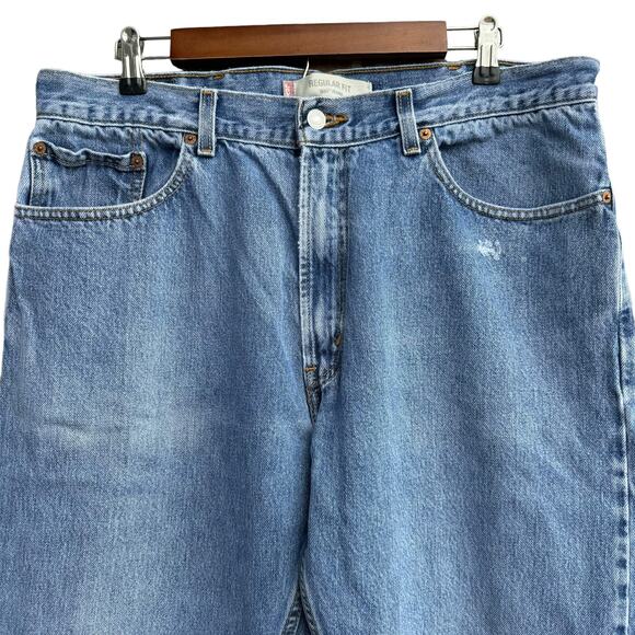 Levi's Men's Light Wash Blue Denim Straight Leg Regular Fit Jeans Size W38 L32 - Picture 2 of 9